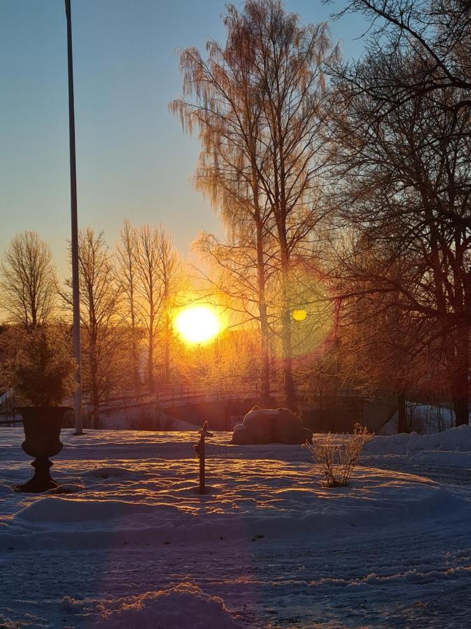 Skogsbrynet B&B, Bredsjoe Nya Herrgard Hällefors المظهر الخارجي الصورة