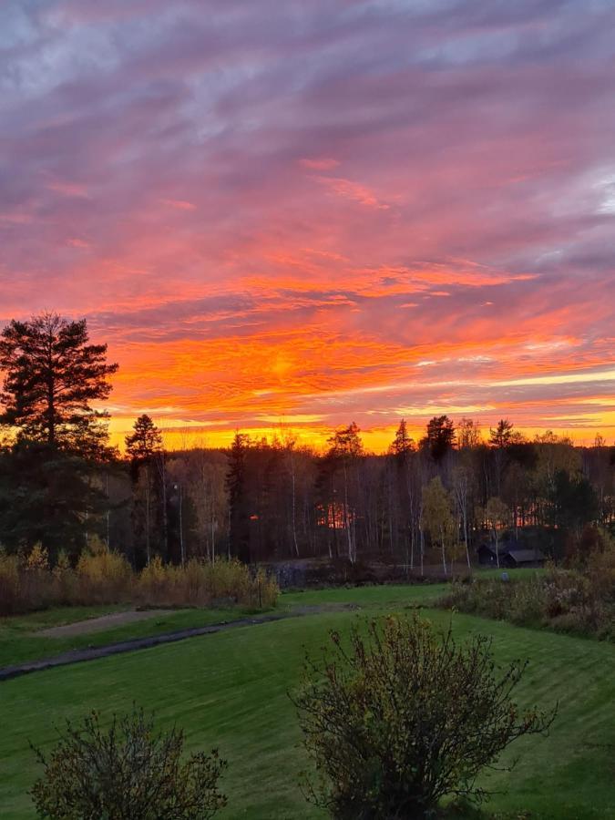 Skogsbrynet B&B, Bredsjoe Nya Herrgard Hällefors المظهر الخارجي الصورة